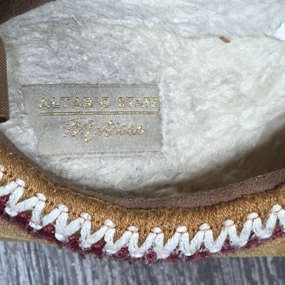 Altar'd State Cloud Women's Tan Slip On Plush Platform Slipper Size 9 - Picture 6 of 7